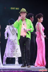 组图：甄妮等红馆开唱 潘美辰唱情歌疑示爱