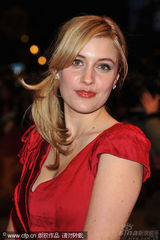 幻灯：本-斯蒂勒《格林伯格》首映 红裙女主角亮丽