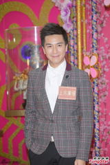 组图：马国明朱晨丽合作吸金 拍剧有火花