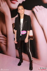 组图：何韵诗金马演唱失准 与容祖儿同场不相见