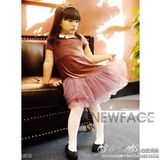 组图：王诗龄和爸爸拍温馨写真 父女亲嘴甜蜜