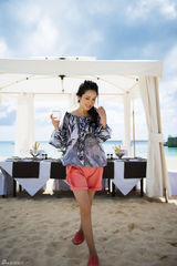 组图：秦海璐大片海洋风情俏丽灵动