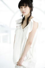 高清组图：李欣汝全新写真 白衣飘飘纯净甜美