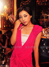 组图：女星姜鸿最新写真曝光 尽显大气妩媚 