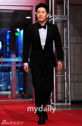 组图：SBS和KBS颁奖典礼 韩石奎申河均分获演技大奖