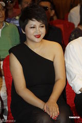 组图：雪村与妻子拍惊悚片 何静现身不受离婚影响