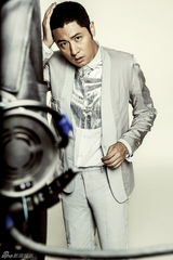 组图：任重型男大片曝光 另类诠释型男倒装美