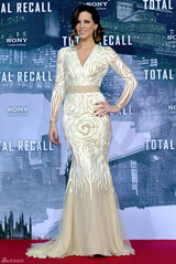 组图：《全面回忆》柏林首映 凯特印花长裙夺目