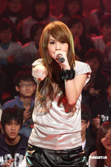 幻灯图：张菲录制贺岁节目 杨丞琳又唱又跳送祝福