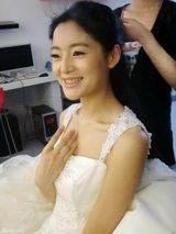 幻灯图：王媛可化身春日新娘 白纱遮面小秀俏性感