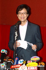 幻灯图：陈志云首回应涉贪事件 面带笑容坚强面对