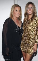 组图：妮基-希尔顿现身悉尼 时装周变T台模特