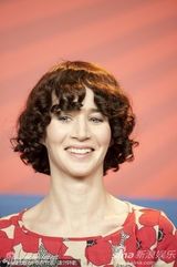 高清图：《未来》发布会 导演米兰达获两帅护花