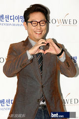 组图：韩笑星洪禄基大婚 SM娱乐家族总动员祝贺