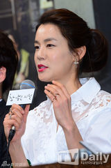 组图：金喜善新剧发布 荧屏牵手2PM玉泽演