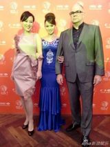 组图：伊能静蓝裙优雅现身 曲线玲珑获赞瓷娃