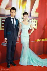 组图：群星亮相国剧盛典红毯 宋茜娇俏袁莉华贵