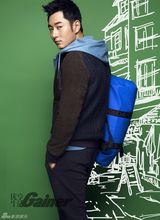 组图：李东学写真变身运动潮男 笑容迷人