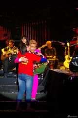 组图：任贤齐望乡14年 “飚”进小巨蛋美梦成真