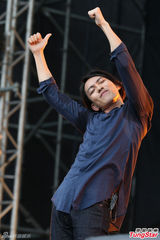 组图：林宥嘉中性长发媚态开唱 自称是姐姐