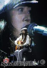 幻灯图集：陈绮贞杭州开唱 唯美嗓音动人心弦