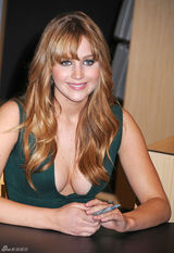 组图：《饥饿游戏》见面会 詹妮弗-劳伦斯秀春光