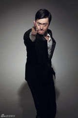 组图：张桐杂志大片曝光 鬼马帅宝享受时光