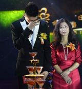 组图：男篮孙悦迎娶嫩模女友 科比送祝福