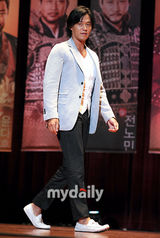 组图：李瑞镇宋智孝等穿古装宣传新剧《階伯》