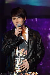 高清组图：神话JUNJIN会歌迷 开心互动劲歌热舞