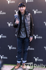 组图：金惠秀2AM任瑟雍等出席时尚活动