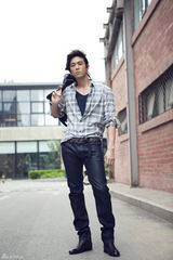 组图：陈楚河初秋街拍 洒脱不羁展独特魅力