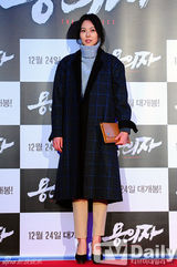 组图：金泰熙尹恩惠等亲临韩片《嫌疑犯》试映