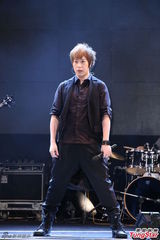 组图：五月天亮相电影首映会 台上火热献唱