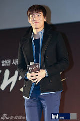 组图：韩星朴宝英出席《狼族》音乐会宋仲基缺席