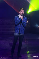 组图：《劲歌金曲》录影 黄耀明张继聪王菀之献唱