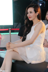 幻灯图：女星孟茜小短裙高调亮相芭莎世界杯之夜