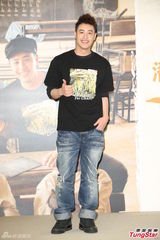 组图：潘玮柏杨丞琳自称闺蜜不会生情