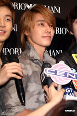 高清组图：SJ-M八缺一现身台湾 引发歌迷混乱