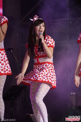 组图：S.H.E杨丞琳王心凌high爆七万人