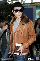 组图：SJ少女时代f(x)等赴新加坡准备家族巡演