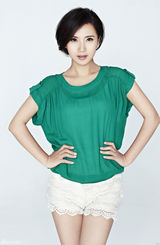 组图：陈好初夏写真曝光 时尚辣妈秀美腿