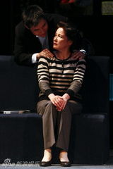 幻灯图：新《毒药》拼演技 无导向性主题引争议