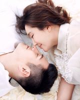 组图：严宽杜若溪情侣写真大婚将近甜蜜相依