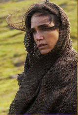 组图：《诺亚》曝剧照 罗素-克劳一家人亮相