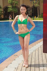 组图：中华小姐泳装照拍摄 选手血糖过低险晕倒