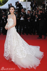 幻灯图集：范冰冰天鹅装闪耀戛纳 正式加盟国际品牌