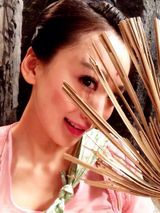 组图：穆婷婷卖萌犯二 向粉丝耍宝贺中秋