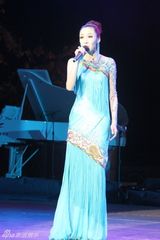 组图：阿筎那音乐会首场落幕 祖孙三代同出场