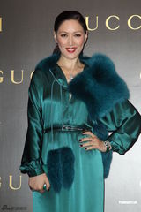 组图：琦琦孟广美红配绿走秀 孟广美明年春天结婚